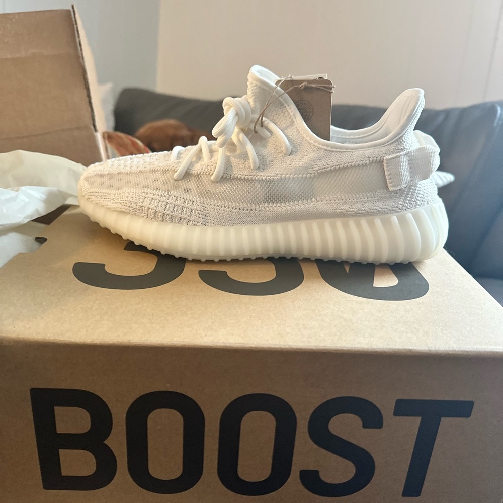 BRAND NEW YEEZY Boost 350 V2